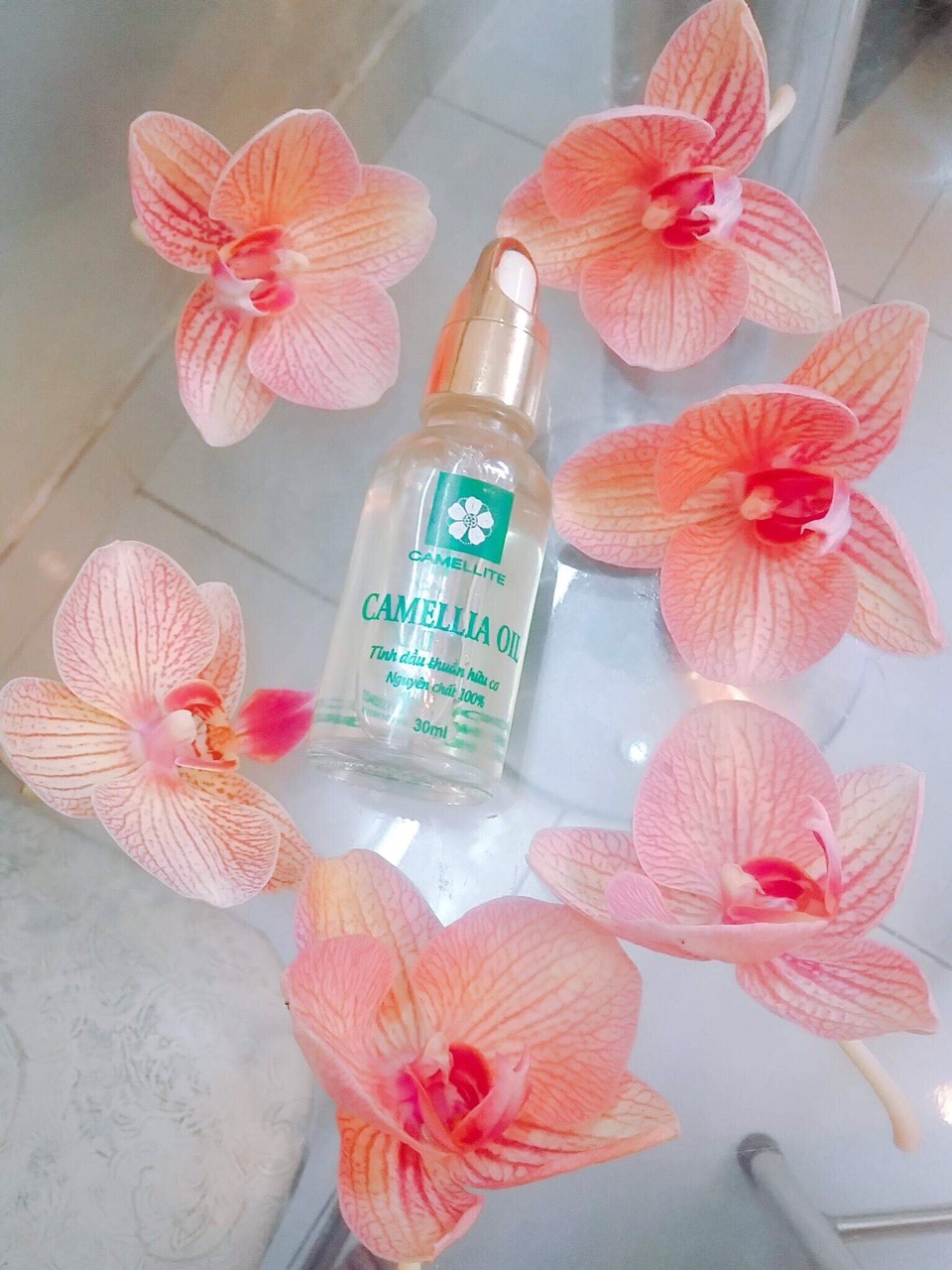 Chăm sóc làn da mụn với dầu hoa trà